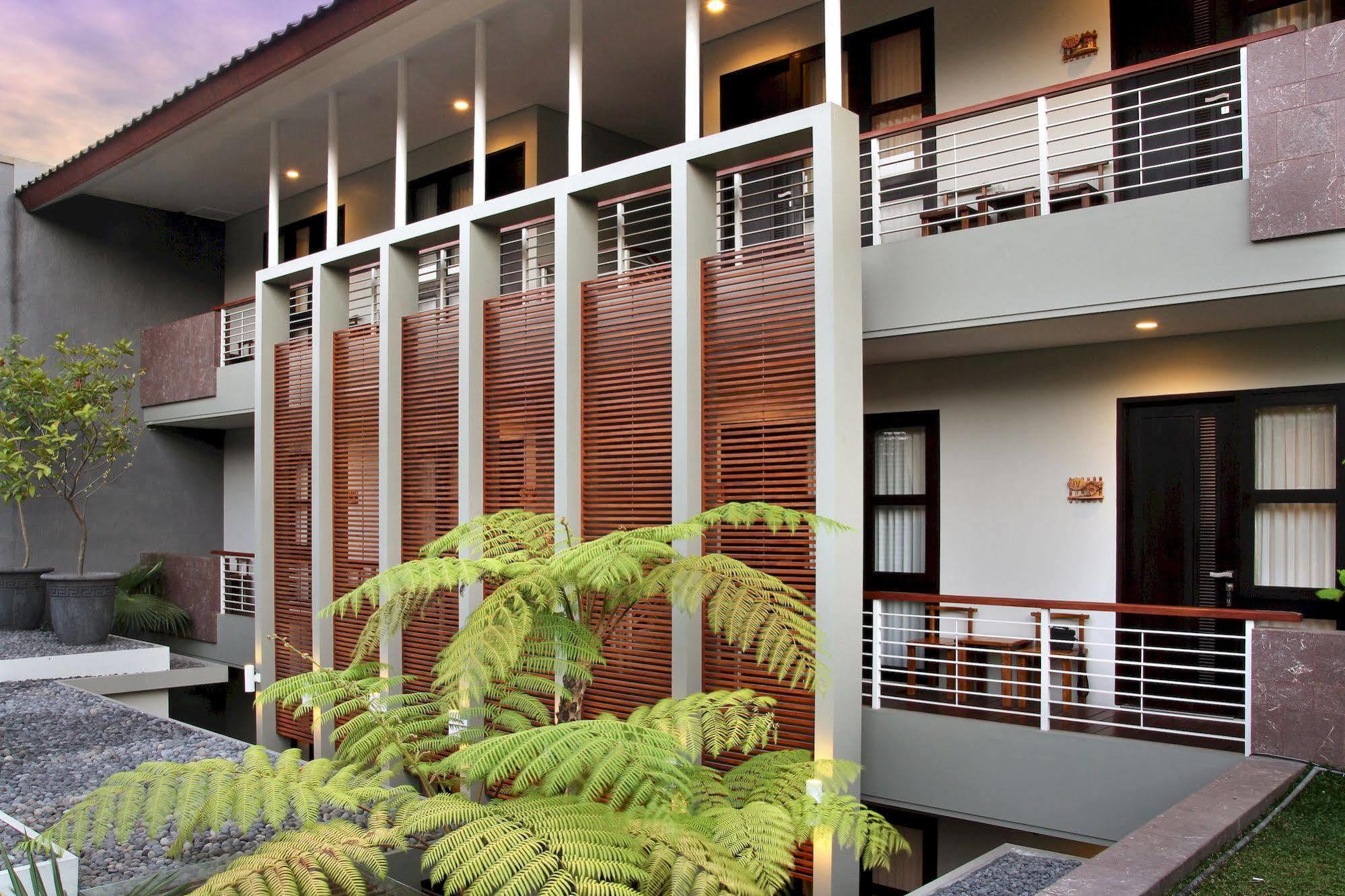Cozy Boutique Guest House Malang Exterior photo
