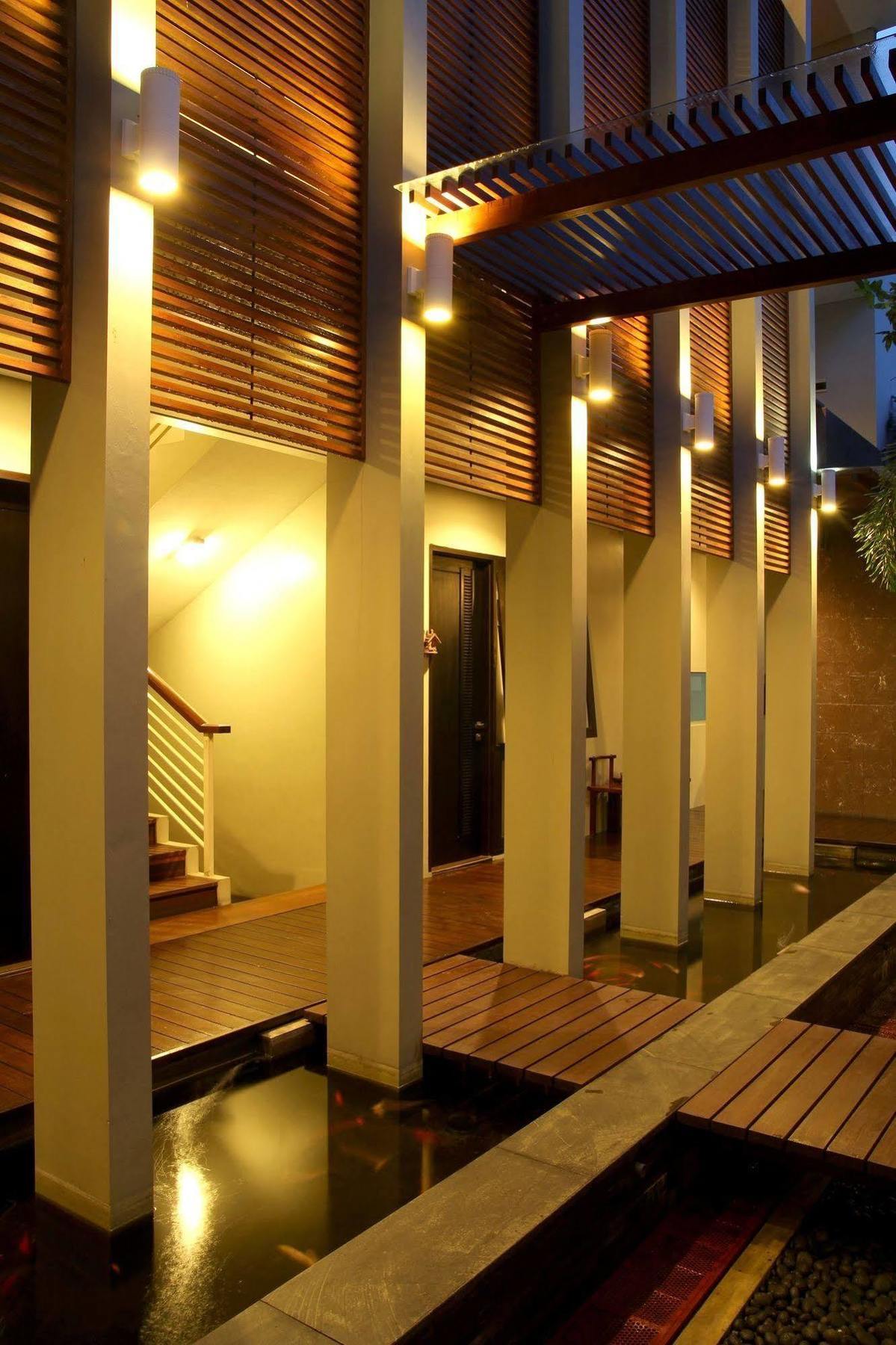 Cozy Boutique Guest House Malang Exterior photo