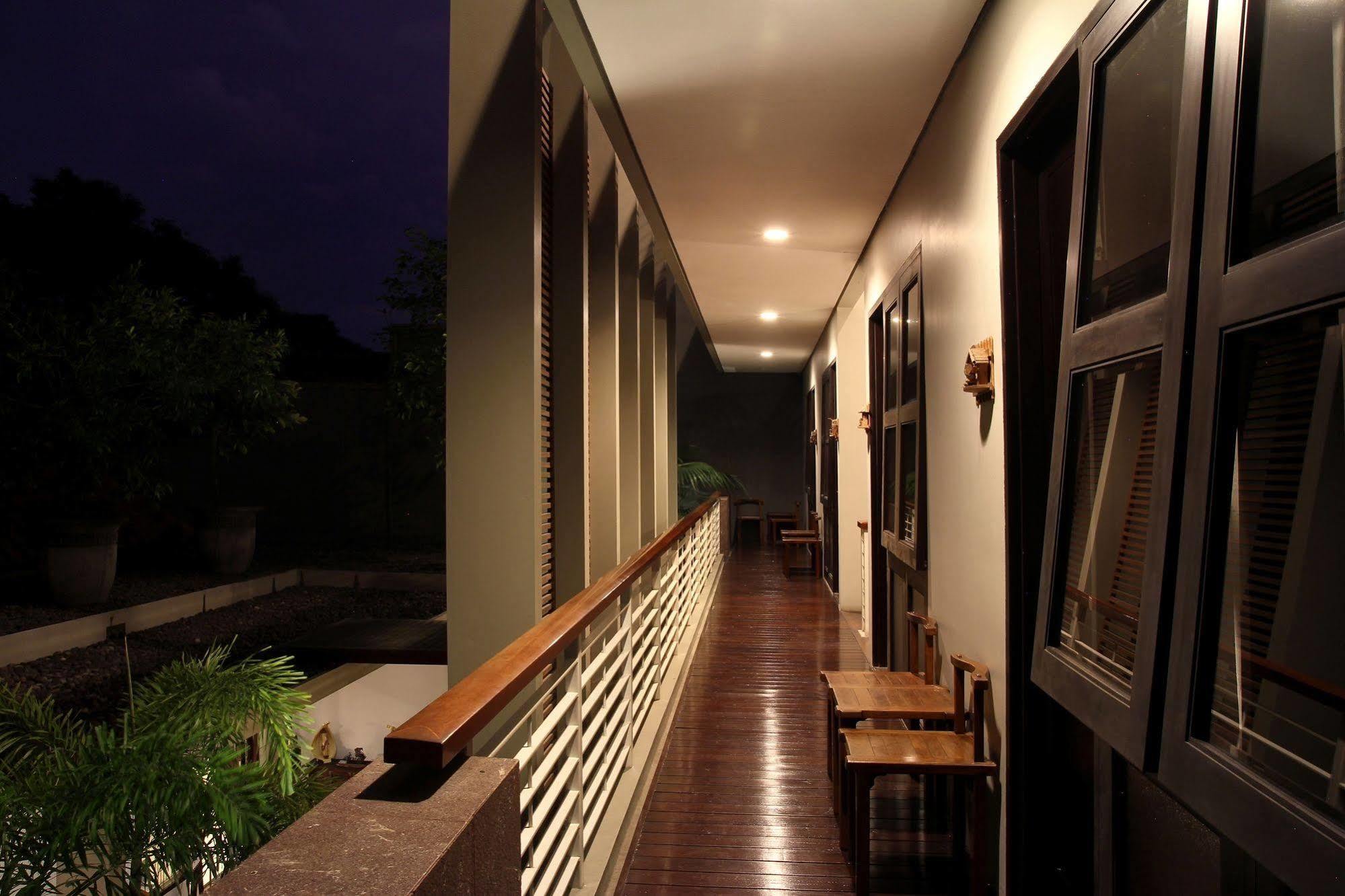 Cozy Boutique Guest House Malang Exterior photo