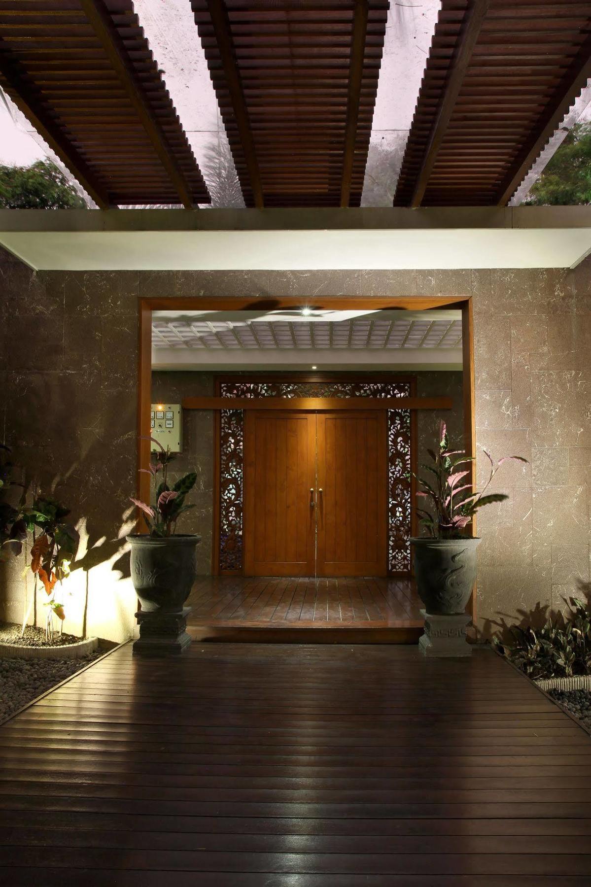 Cozy Boutique Guest House Malang Exterior photo