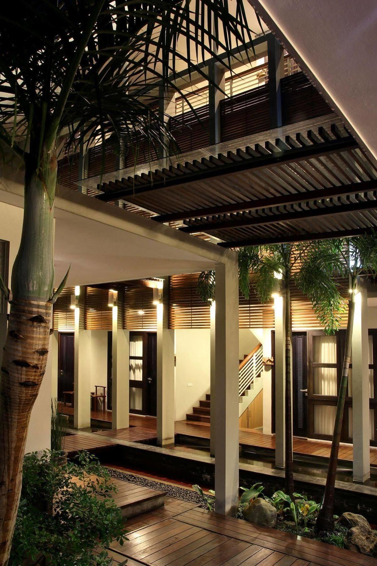 Cozy Boutique Guest House Malang Exterior photo