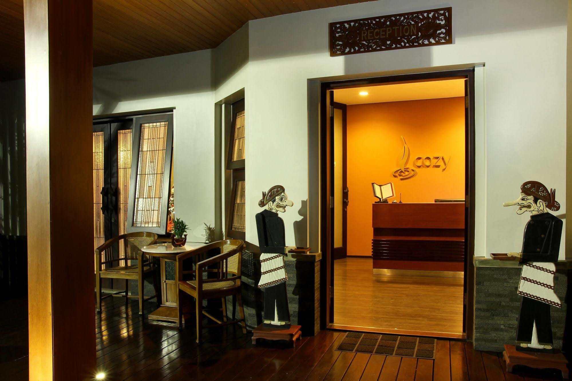Cozy Boutique Guest House Malang Exterior photo